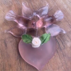 Rare Art Glass in Three Types of Glass in Shape of Two Birds Carrying a Heart